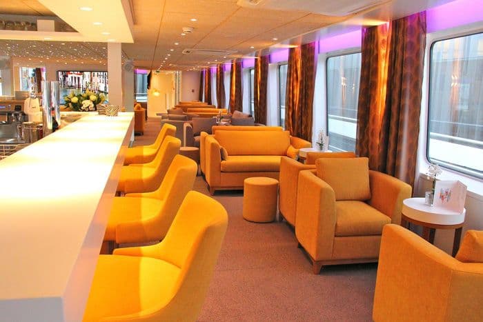 CroisiEurope MS Camargue Lounge Bar 3.JPG